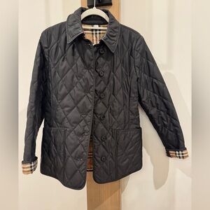 100% authentic Burberry quilted jacket. Black. Size medium. Worn twice
